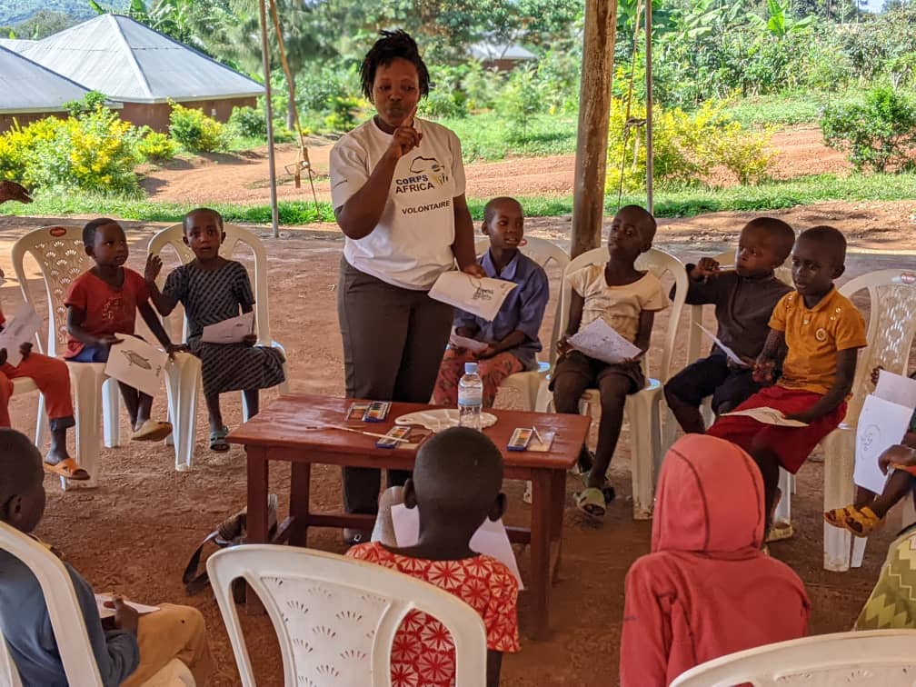 CorpsAfricaRda's tweet photo. Unlocking global opportunities and understanding diverse cultures through languages is crucial in today's interconnected world. 
With the facilitation of our Volunteers, @FreshRw  and @JosephKabera9 ,... https://t.co/mZfKJ1MSJG