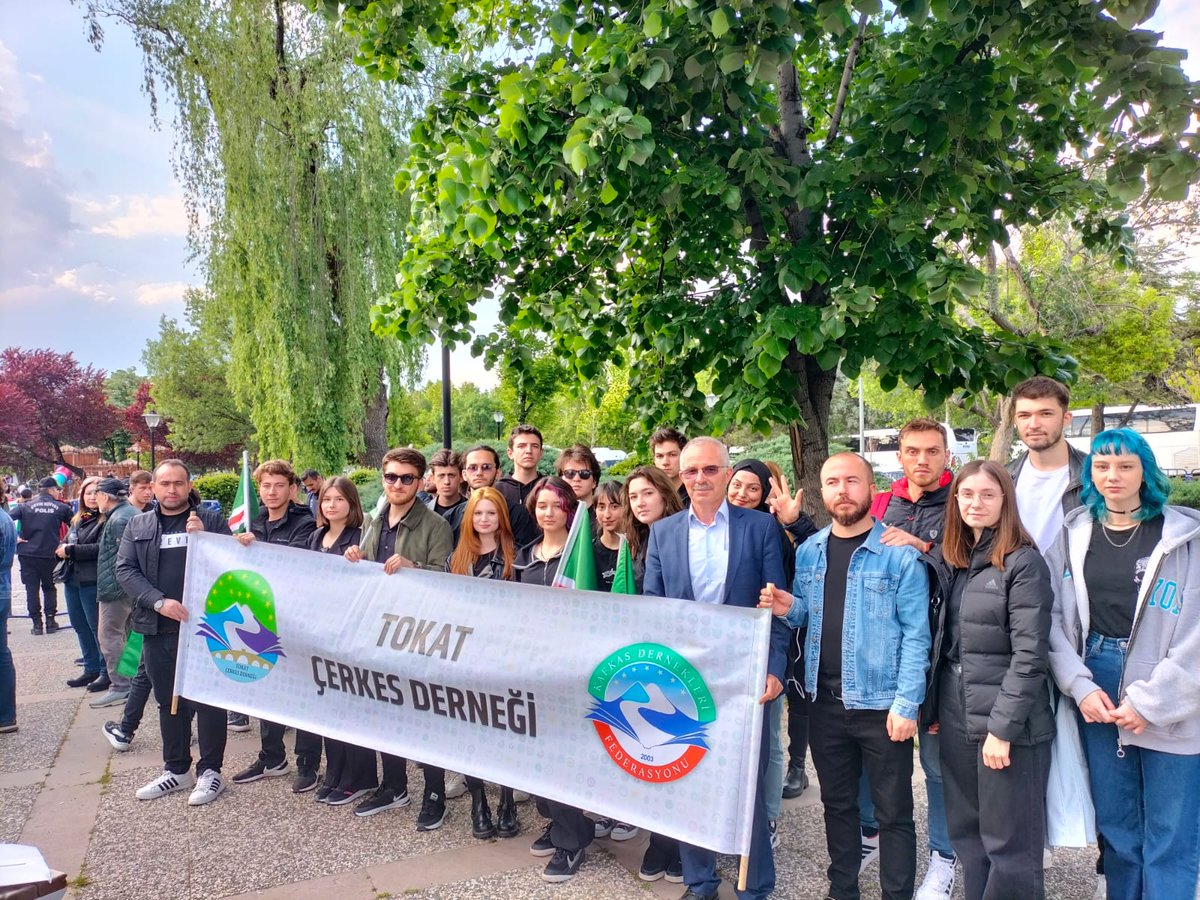 Bu sene Ankara'da düzenlenen 21 Mayıs Çerkes Sürgünü ve Soykırımı anma törenine Tokat Çerkes Derneği olarak katılım sağladık. Derneğimizi yalnız bırakmayan özellikle gençlerimize ve hemşehrilerimize teşekkür ederiz.
#unutmadık
#unutmayacağız
#21Mayıs1864
#BununAdıSoykırım
