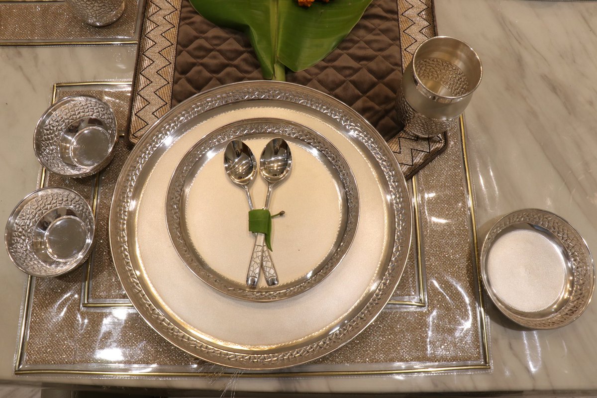 shudhsilver's tweet image. Let your dinner table set it up for you with this amazing silver dinner set.
#silverset #thaliset #silverthaliset #dinnerset #silver