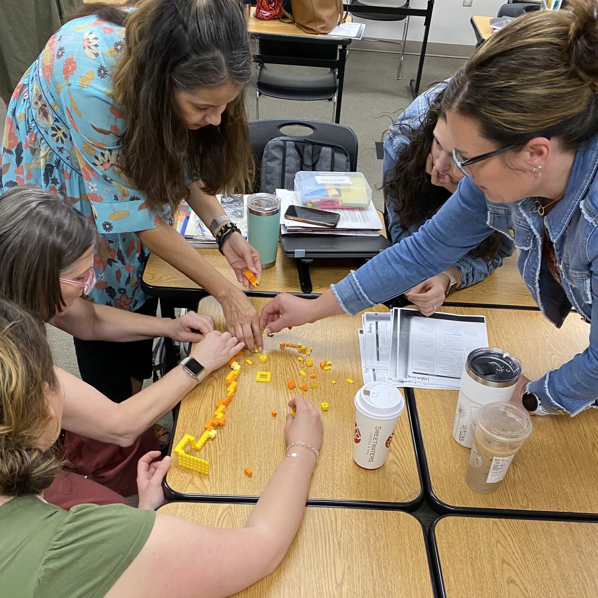 mr_n_casas's tweet photo. Thank you @FisdLearns for the great #HelloLearning Team Building activity! ELPS Currículum Writing off to a great start! https://t.co/AFbRuiyFaq