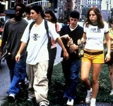 La gente que nació entre 1975 y 1995 son la generación más especial de todos los tiempos y este es el porqué:

Nacieron entre 2 generaciones una antes del internet y antes que las tecnologías tomaran el control y la generación siguiente.

La generación antes de 1985 era de la