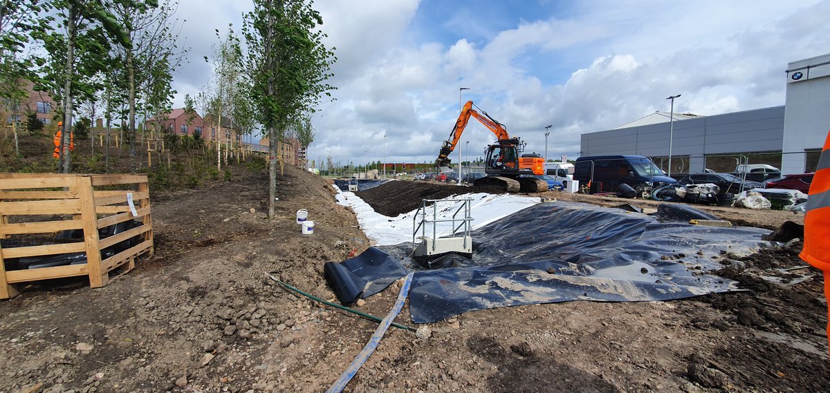StratecGeo's tweet photo. placing soil cover after installing non woven onto geomembrane.

#geotextile
#geomembrane https://t.co/CxtkLB3Tvg