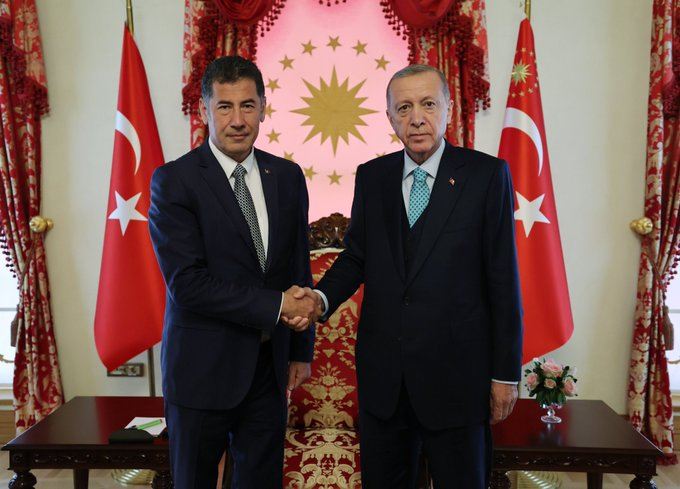 Almoutaz_bellah's tweet photo. المرشح الرئاسي الذي حصل على المرتبة الثالثة في انتخابات الجولة الأولى سنان أوغان يعلن دعمه الرئيس التركي الحالي رجب طيب أردوغان في الجولة الثانية والأخيرة من الانتخابات الرئاسية (جولة الإعادة)