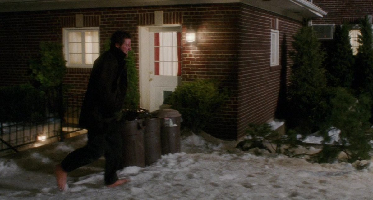HomeAloneFrames's tweet photo. Home Alone by John Hughes - frames 118869 to 118872 of 148019.

 #homealone #homealoneframes https://t.co/gV36Ttcv5M