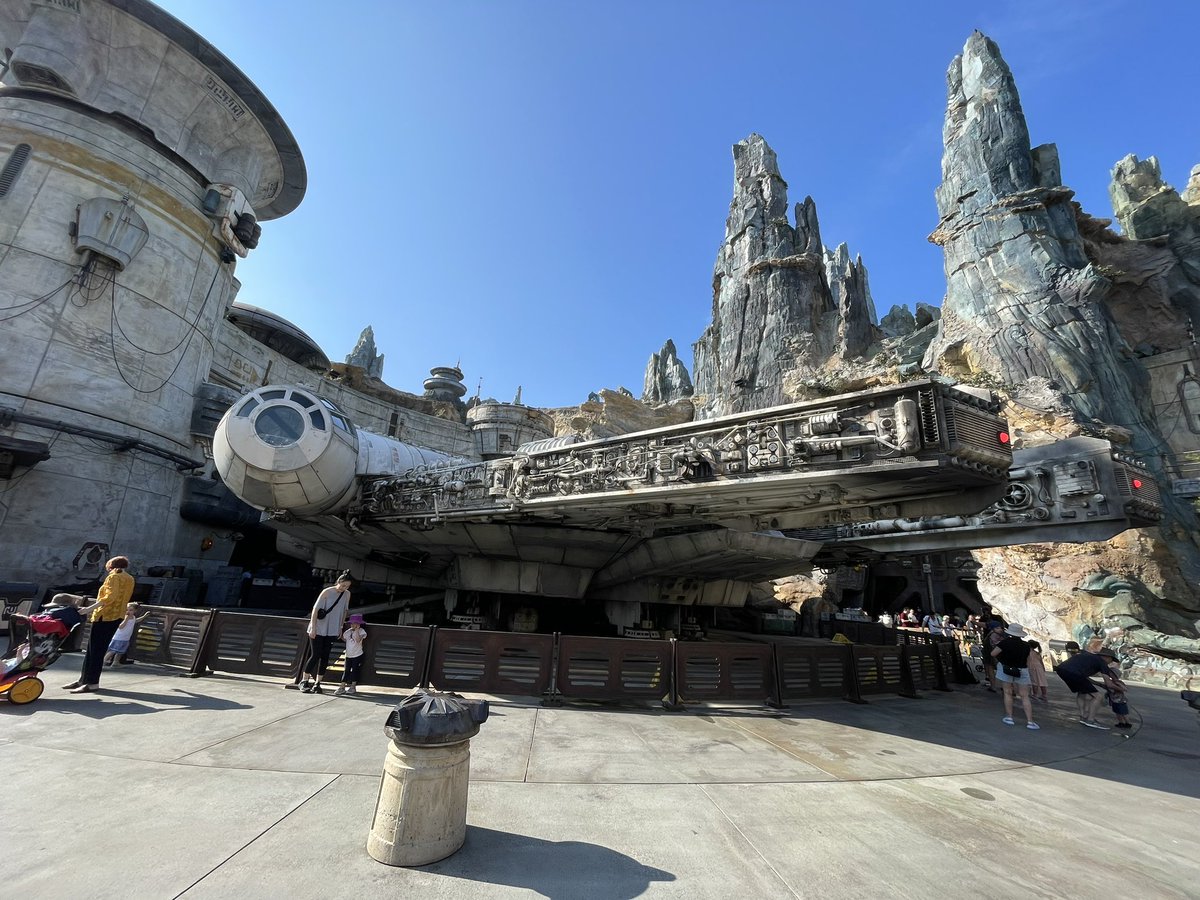 Any day that starts with the #MilleniumFalcon has got to be a good day, right? #BatuuEast #StarWarsGalaxysEdge