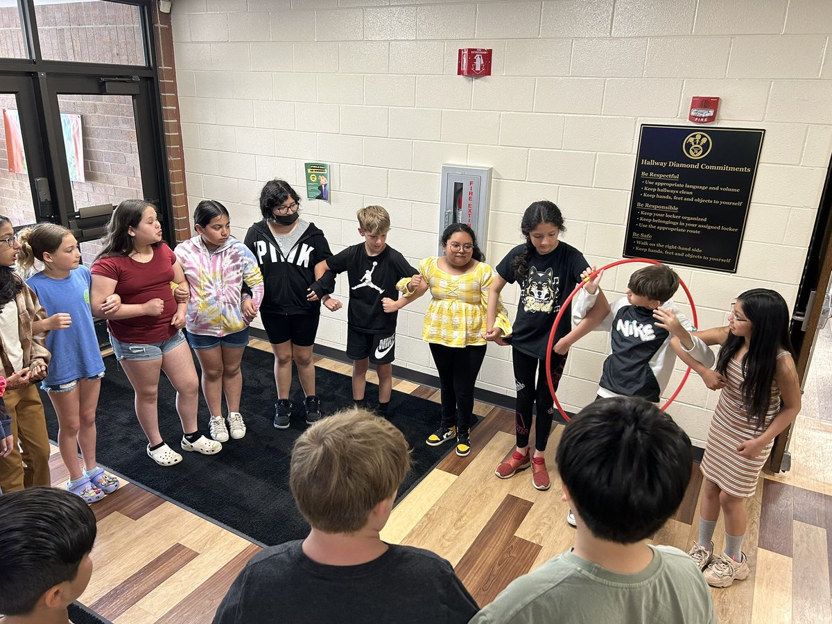It’s Rally Day at WOIS. We started off celebrating our fall to spring student growth and then on to team building!  At WOIS it’s not just for the start of the year, we continue to support each other and grow each day! <a href="/DLDistrict76/">Diamond Lake District 76</a> <a href="/bsharmalewis/">Bhavna Sharma-Lewis</a> @linktohansen #SparkleOn