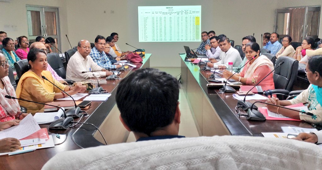 DC_Chaibasa's tweet image. हेल्थ और सोशल वेलफेयर विभाग का संयुक्त समीक्षात्मक बैठक में समर अभियान कार्यक्रम तहत 0-5 वर्ष तक के बच्चों का विभिन्न स्तर पर जांच पश्चात विवरण व पोषण ट्रैकर के सभी इंडिकेटरों का शत-प्रतिशत डाटा पोर्टल पर अपडेट करने, के अलावा सभी MoIC को क्षेत्रों-
@JharkhandCMO @HLTH_JHARKHAND