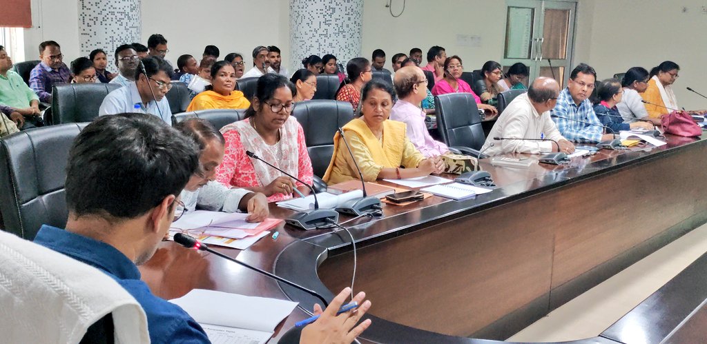 DC_Chaibasa's tweet image. हेल्थ और सोशल वेलफेयर विभाग का संयुक्त समीक्षात्मक बैठक में समर अभियान कार्यक्रम तहत 0-5 वर्ष तक के बच्चों का विभिन्न स्तर पर जांच पश्चात विवरण व पोषण ट्रैकर के सभी इंडिकेटरों का शत-प्रतिशत डाटा पोर्टल पर अपडेट करने, के अलावा सभी MoIC को क्षेत्रों-
@JharkhandCMO @HLTH_JHARKHAND