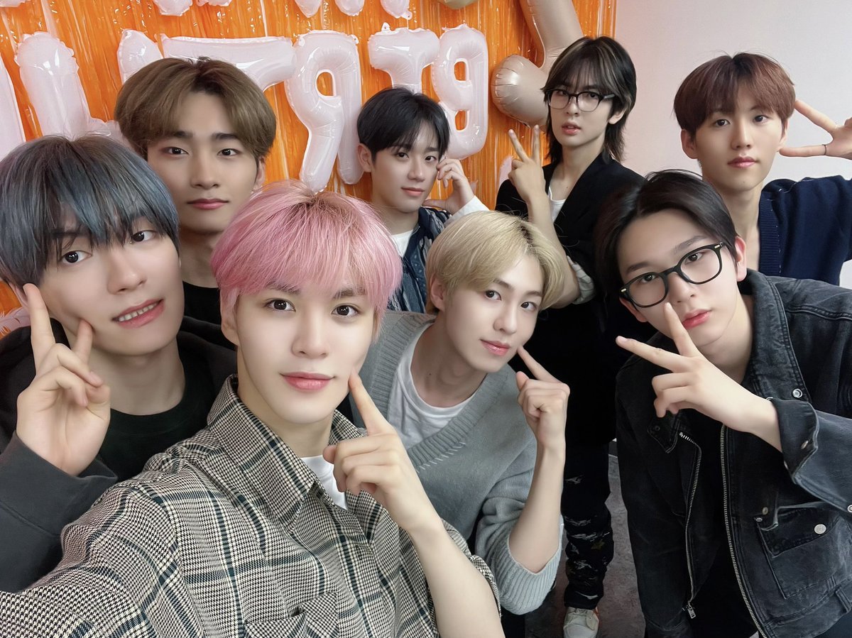 [🎁]
기쁘다 천사 아민 오셨네😇💚 아민이의 20대 첫 생일을 함께 축하해주신 제니스 여러분 감사합니다! 아민럽 제니스럽〰️🫶🏻🫶🏻

#EPEX #이펙스 #AMIN #아민
#OurVitAMINDay #아기_천사_아민럽