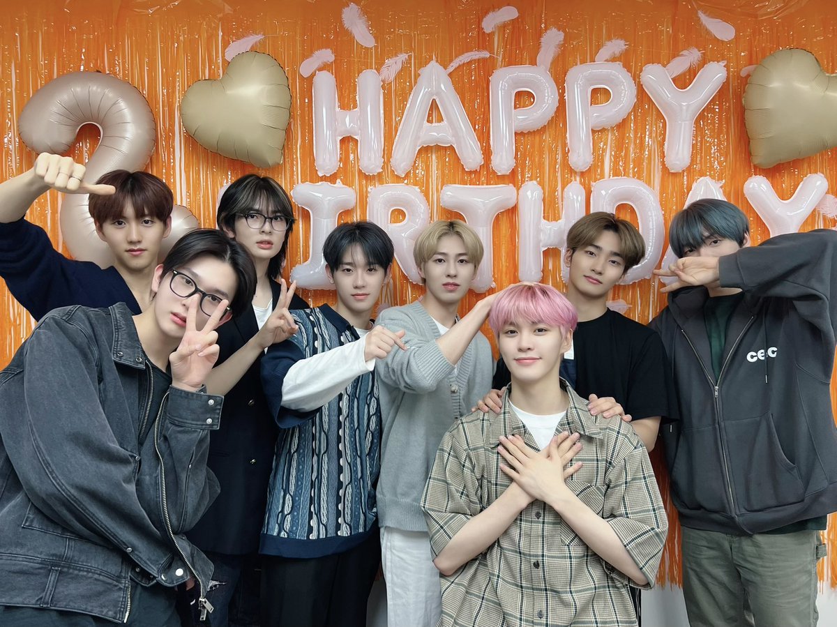 the_EPEX's tweet photo. [🎁]
기쁘다 천사 아민 오셨네😇💚 아민이의 20대 첫 생일을 함께 축하해주신 제니스 여러분 감사합니다! 아민럽 제니스럽〰️🫶🏻🫶🏻

#EPEX #이펙스 #AMIN #아민
#OurVitAMINDay #아기_천사_아민럽 https://t.co/sNu0YbG1sx