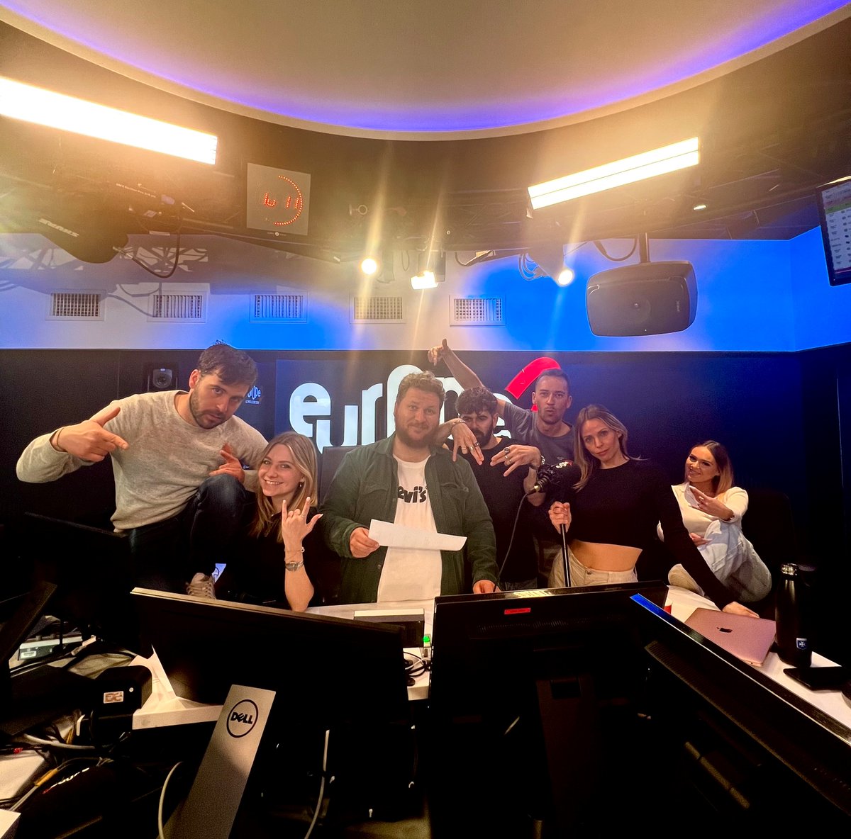 Europe2's tweet photo. Le GANG de l'aprèm vous accompagne dans l'Afterwork d'Europe 2 jusqu'à 20h ! 💥 https://t.co/ocjX2rT4ND