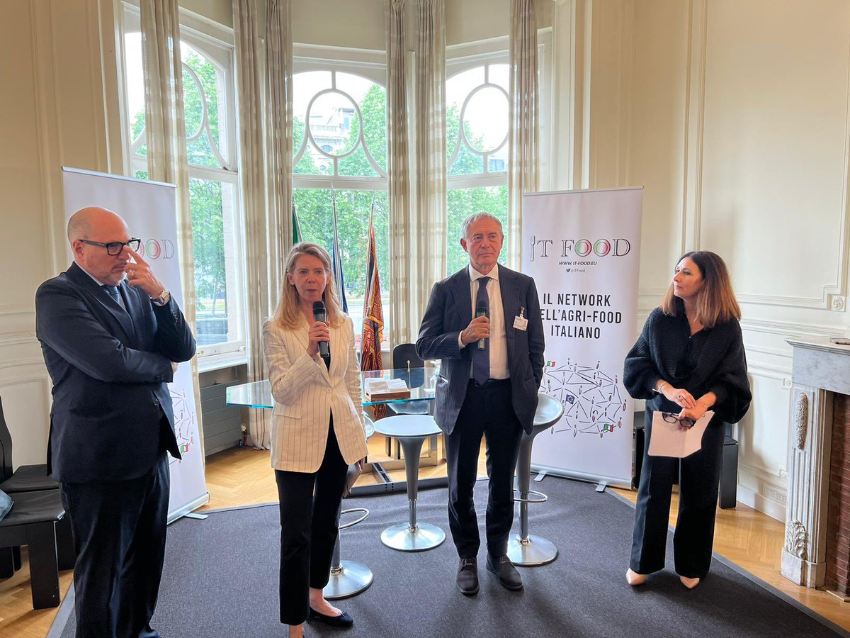 adolfo_urso's tweet photo. A livello nazionale ed europeo continuiamo l’azione di tutela e valorizzazione del nostro #MadeinItaly, rappresentato egregiamente anche all’estero da organizzazioni come @ITFood_, network dell’#agroalimentare italiano. https://t.co/WuDrizxNvG