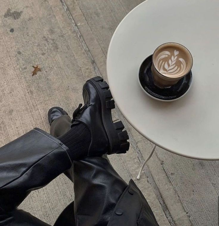 ᅠ
ᅠ
ᅠ    22   /   05   /   23            
         just received those beauties .
         use rai15 and enjoy your 15%
         discount for shoes from ariel's
         collection . #our_rêves #gifted
ᅠ
ᅠ