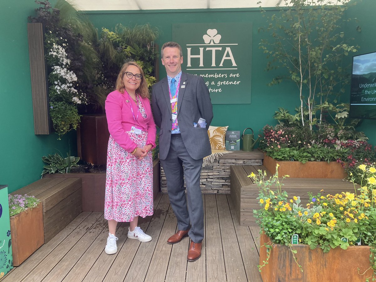 Super to see Adam Taylor and the wonderful Taylor’s Bulbs daffodil display @taylorsbulbs #chelseaflowershow #HTAatChelsea