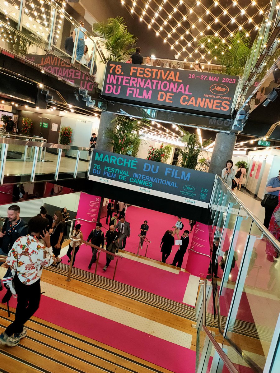 Depuis 60 ans, le #MarchéDuFilm du @Festival_Cannes est l'un des tremplins majeurs dans la création, la production et la distribution de films dans le monde... Et j'y suis !!! 😱 #Cannes2023