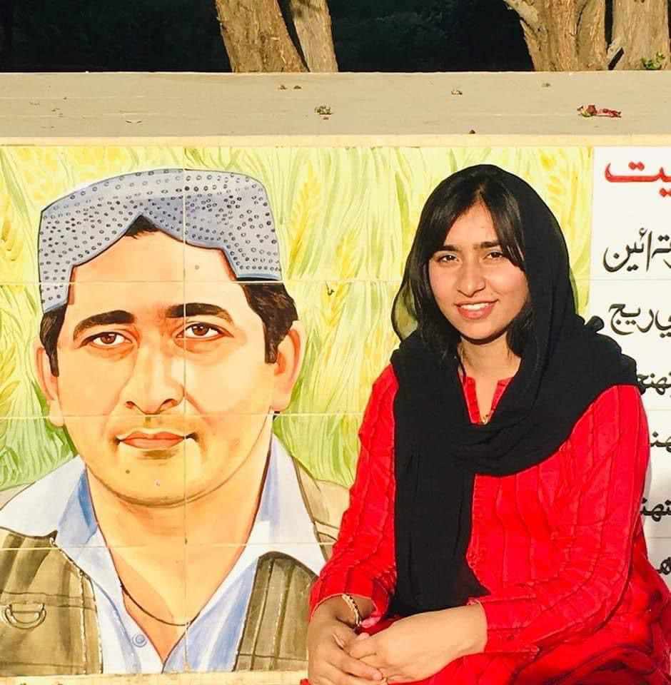 rshyd_sn's tweet photo. اڄوڪي ڏينهن تي شهيد ڪمانڊر مظفر ڀٽو کي ياد ڪري 
پاڪستاني رياست جون لوهي بندوقون ۽ مقتل گاھ ۾ ٽارچر ڪرڻ وارا هٿيار  بہ شرم سار ٿيندا  هوندا
#TributeToShaheedMuzaffarBhutto 
@MuzaffarAakash @HinaMBhutto https://t.co/P0lpBlYwqa