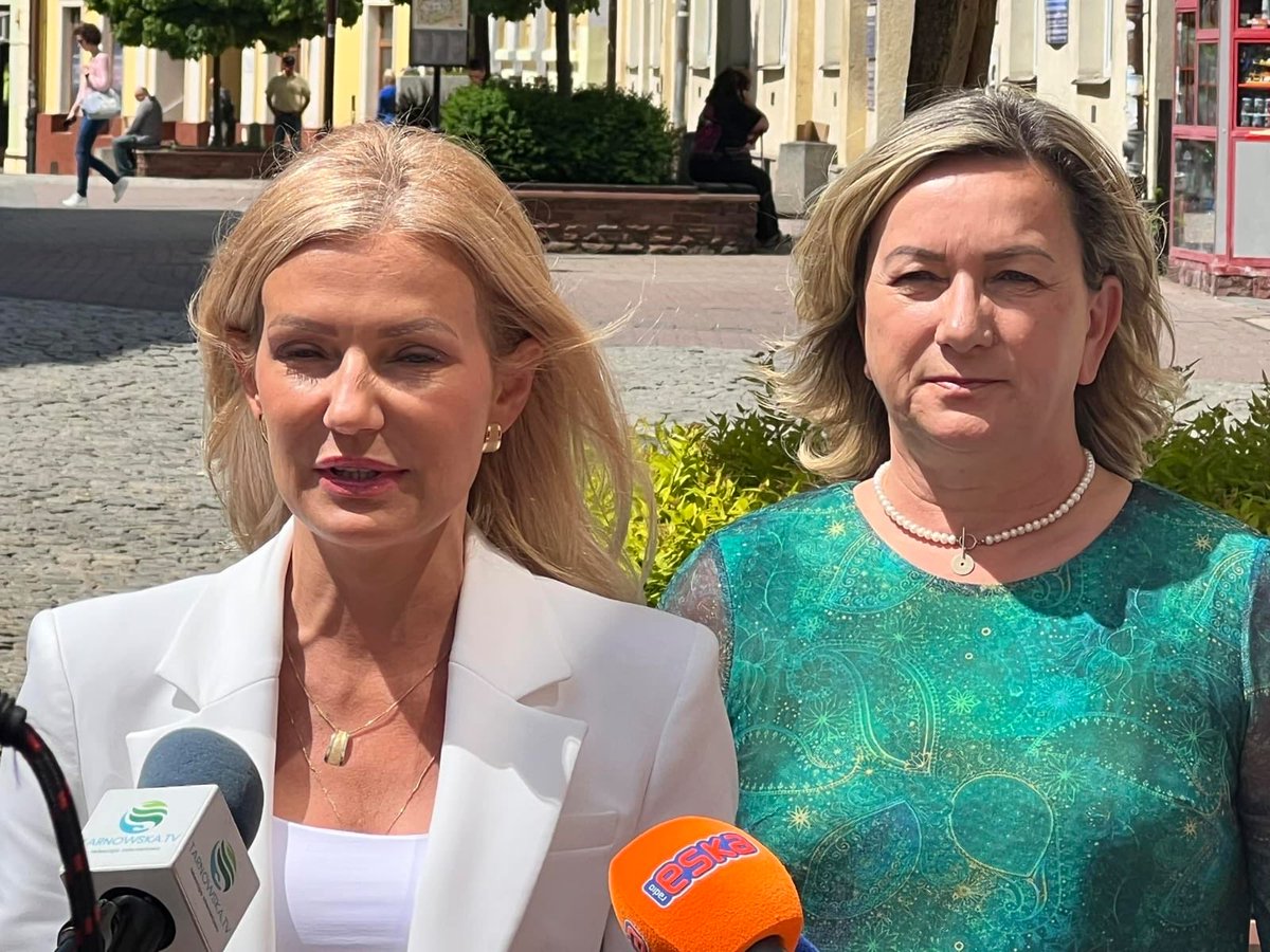 SzczurekZelazko's tweet photo. W Tarnowie odbyła się konferencja prasowa dot. #NoweKonkretyPiS . #800Plus #DarmoweLeki #Senior65+ #Dzieci #MłodzieżDo18r. https://t.co/0gWMknfyp3