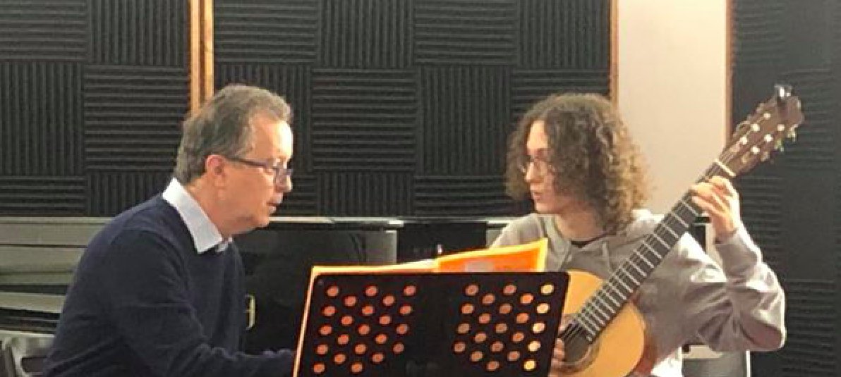 EmanueleSegre's tweet photo. Due giorni di masterclass alla Scuola Internazionale Musicale di Milano https://t.co/namZ4uTrES