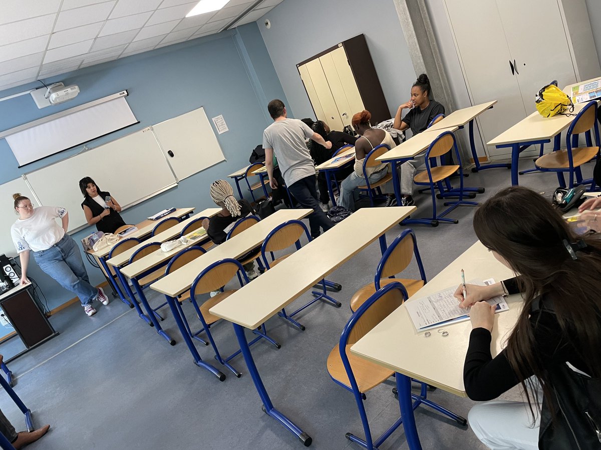 Dernier atelier réseau @Avenirpro avec la présence des centres de formation CIEFA/CFA et Ecoris qui ont présentés leurs écoles, leurs formations en alternance et répondu aux questions des lycéens. Merci pour votre présence ! @poleemploi_ara <a href="/sciencespo/">Sciences Po</a> <a href="/education_gouv/">Ministère Éducation nationale</a>