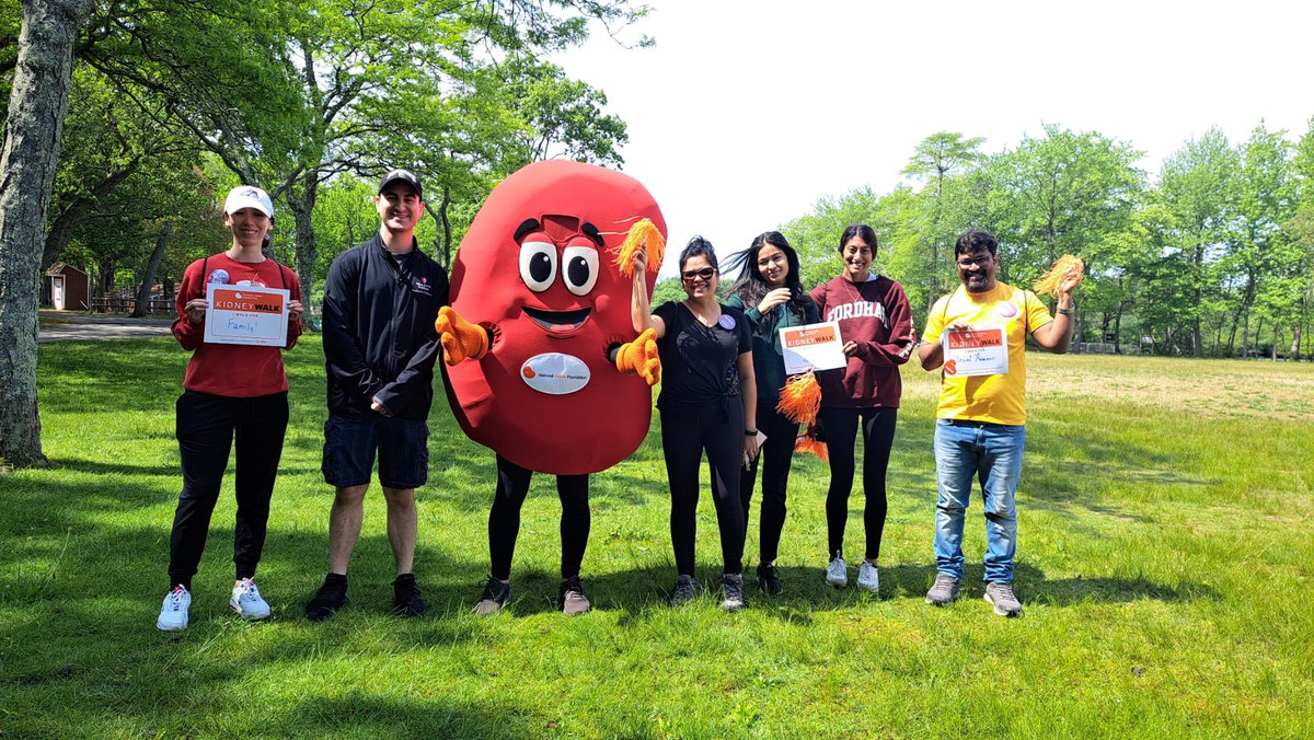 SBNephrology's tweet photo. In it together: the @nkf #LI #Kidney Walk 2023 #NephTwitter #MedTwitter #kidneyresearch @StonyBrookMed #labcrew https://t.co/jCqdwZfl7n