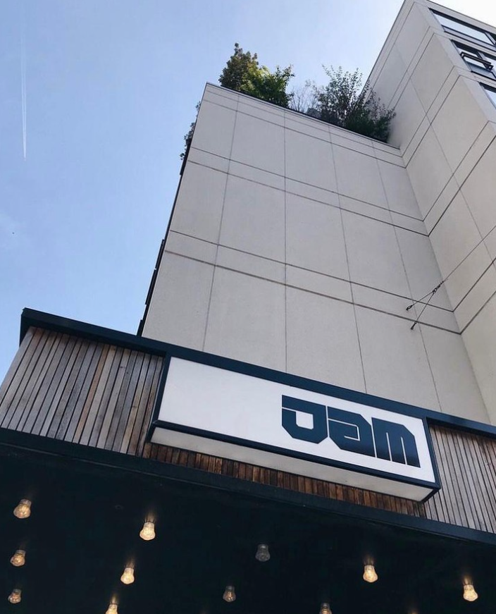 🇧🇪 While visiting Brussels, be sure to stay at the luxurious JAM Hotel. Sleep, Eat & Party.

#JAM #JAMhotel #Brussels #Belgium #VisitBelgium #LuxuryTravel