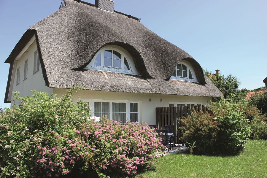 fewostay's tweet photo. TIPP: Ferienhaus Rügen in Börgerende. Zu jeder Jahreszeit stehen Ferienhäuser in einem für die Region Mecklenburg-Vorpommern typischen Stil zur Verfügung. Es sind ausnahmslos ... - #Ferienhaus in #Börgerende für 4 bis 7 Personen https://t.co/FsdLZIm3BS https://t.co/iedg5dg9Fz