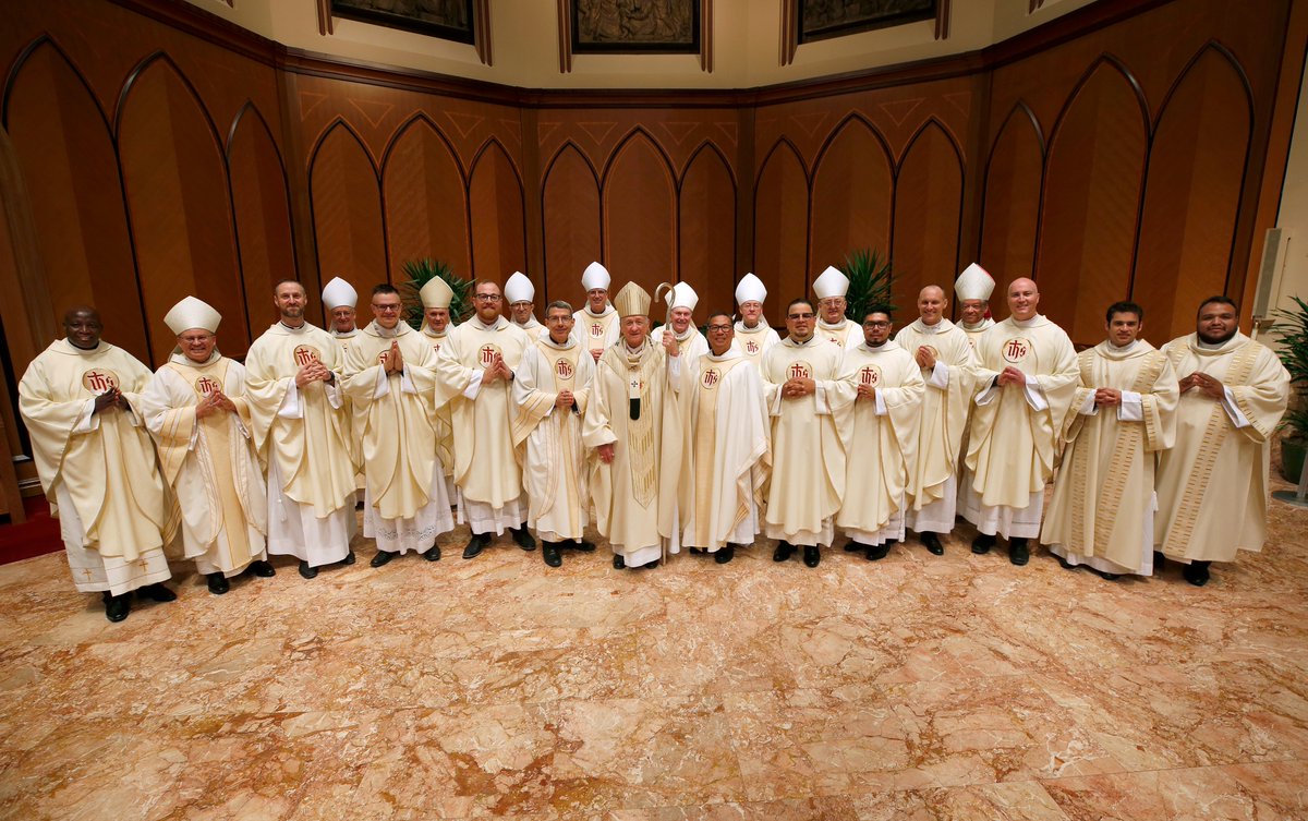 CardinalBCupich's tweet image. I welcome Fr. Kevin Gregus, Fr. Daniel Korenchan, Fr. Michael Mehringer, Fr. Francisco Pagán Portalatín and Fr. Jesús Raya Custodio to the priesthood as pastors who love the Lord with all their hearts &amp;amp; who will bring their various experiences &amp;amp; talents to their ministries.