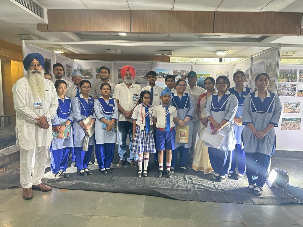 Vatrukh's tweet photo. Our @Warriormomsin Gunveen Kaur took her students for the Budha Dariya Seminar and Exhibition.  The children were impacted by the event especially after seeing the harmful effects of the pollution being and toxins released in air and water . https://t.co/p1TdDcSOUy