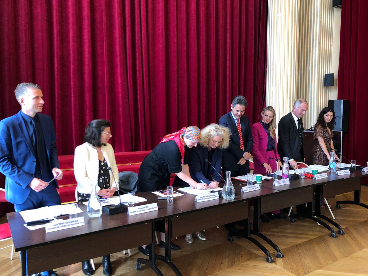 Signature ajd du contrat de prévention et sécurité de #Paris10 issu d’un travail partenarial ac <a href="/prefpolice/">Préfecture de Police</a> <a href="/parquetdeParis/">Parquet de Paris</a> <a href="/Prefet75_IDF/">Préfecture de la région d’Île-de-France</a> <a href="/Academie_Paris/">Académie de Paris</a> <a href="/GpisGie/">GPIS-GIE</a> pr renforcer la prévention auprès des jeunes, mieux protéger les + vulnérables et améliorer la tranquillité publique.
