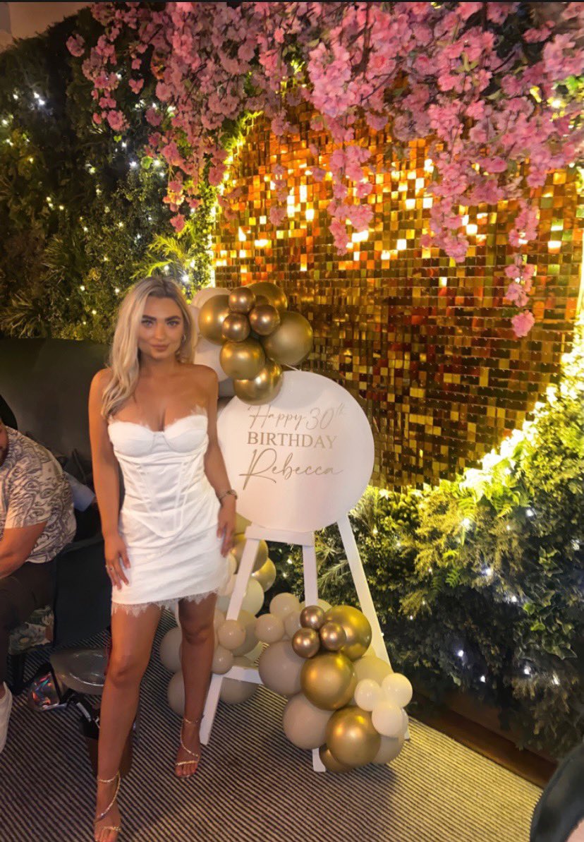 Charj_93's tweet photo. Happy 30th birthday to my beautiful best friend 🌸🤍🫶🏼 https://t.co/yt2AwBt9Hr