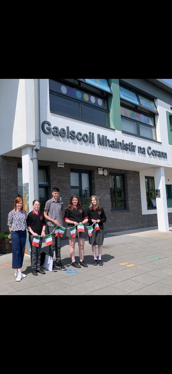 Daltaí Bl.1 ar chuairt chuig Mainistir na Corann chun roinnt Iodáilise a mhúineadh &amp; an módúl 'Cuir Fáilte roimh Theangacha' <a href="/langsconnect_ie/">Languages Connect</a> a chur chun cinn. Ba ambasadóirí den scoth iad! Bravi ragazzi! Grazie mille as an bhfáilte <a href="/GaelscoilMnaC/">Gaelscoil Mhainistir na Corann</a>! #amici #italiano