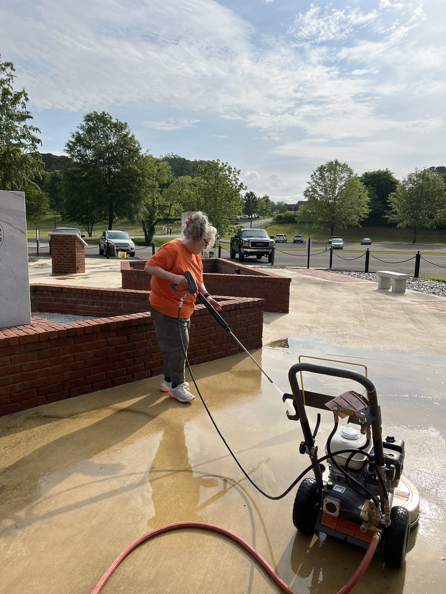 Robin Leonard tweet media