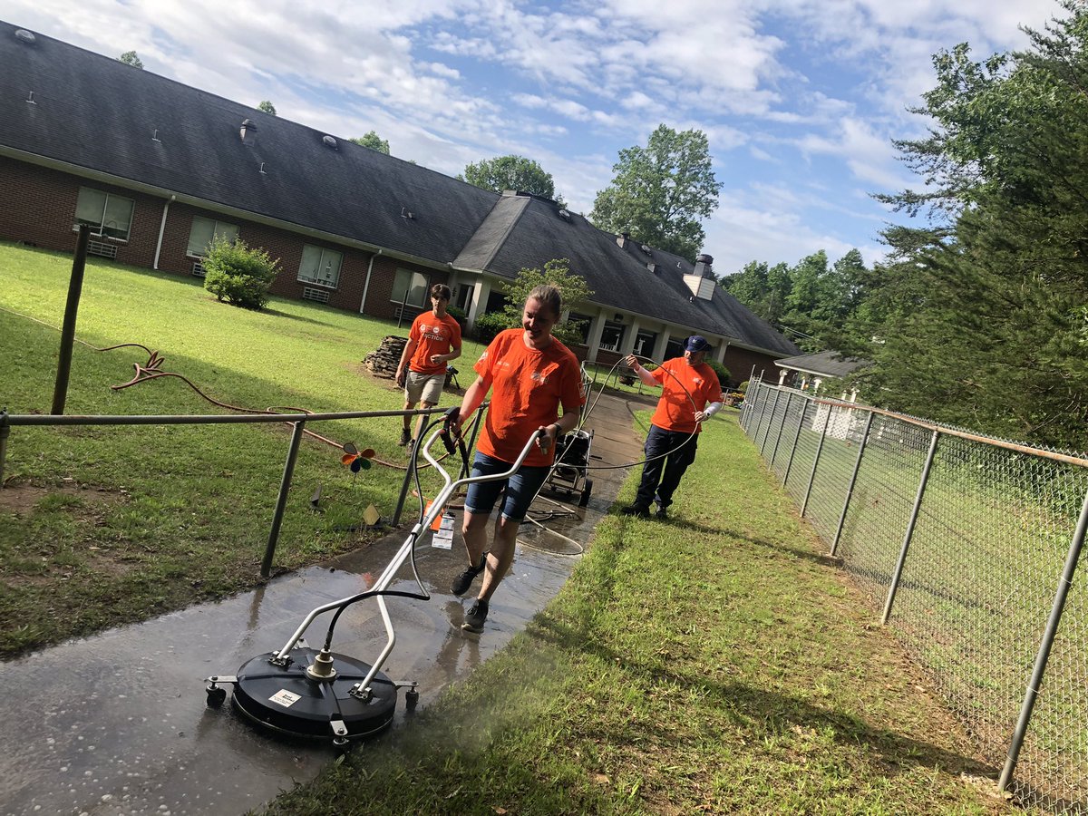 Robin Leonard tweet media