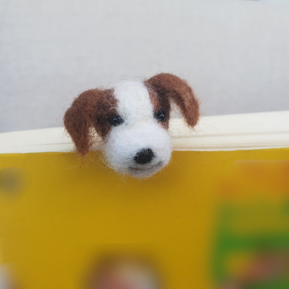RockingFelter's tweet photo. Happy Monday! 
Thrilled to say that this adorable felted Jack Russell bookmark has just been added to my Etsy shop! 
Thank you ❤️🐾
#etsy #jackrussell #book #handmadehour #womaninbizhour #shopindie #dogsoftwitter
https://t.co/9pzMXg3lFF https://t.co/6yKDqAY5x0
