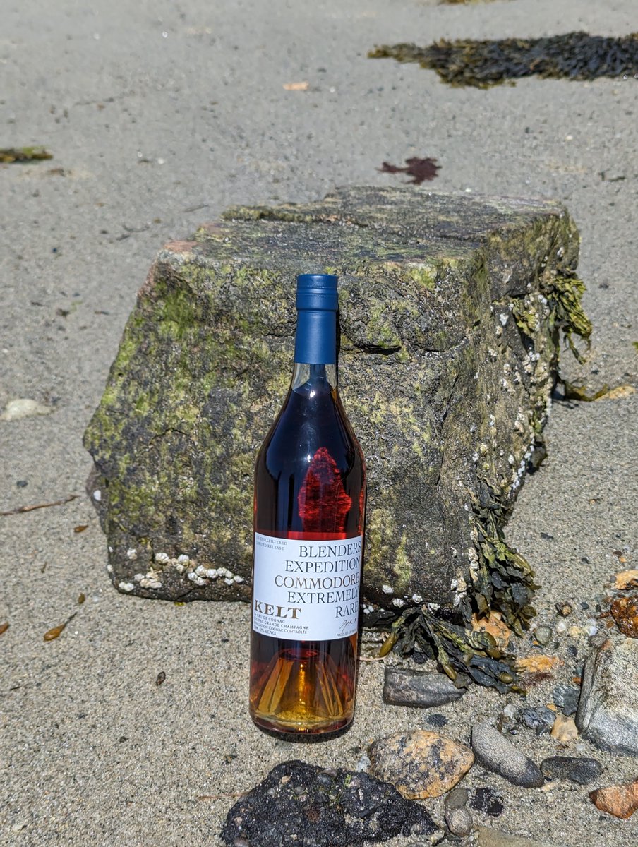 Keltcognac's tweet photo. The Commodore is aged perfectly in French oak barrels, giving it a bold flavor with complex notes that will entice your senses and delight the palate.

#Kelt #Cognac #SeaMaturation #Commodore #FrenchOak #OceanMaturation #CognacLife https://t.co/fiHEALGJkW