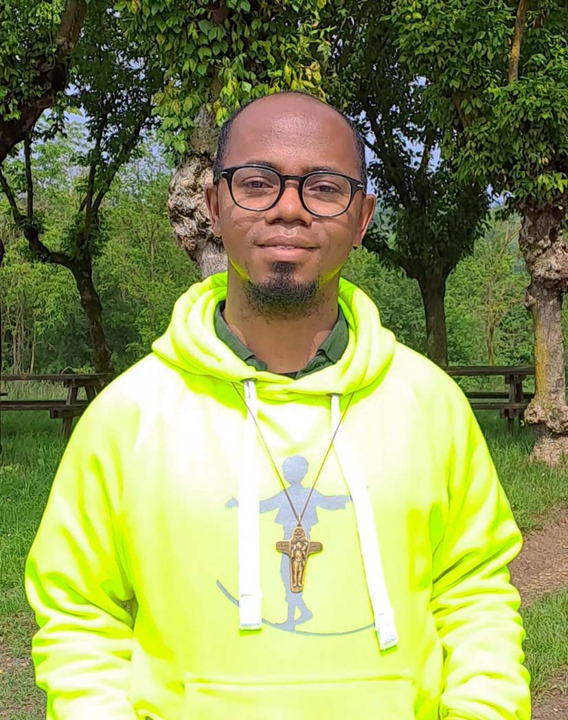 mgsle's tweet photo. RT RMG – I #missionari salesiani si raccontano: il giovane François Tonga, dal Madagascar all’Albania
 
https://t.co/wn7tYGq7D3 https://t.co/3N2u34kwcv