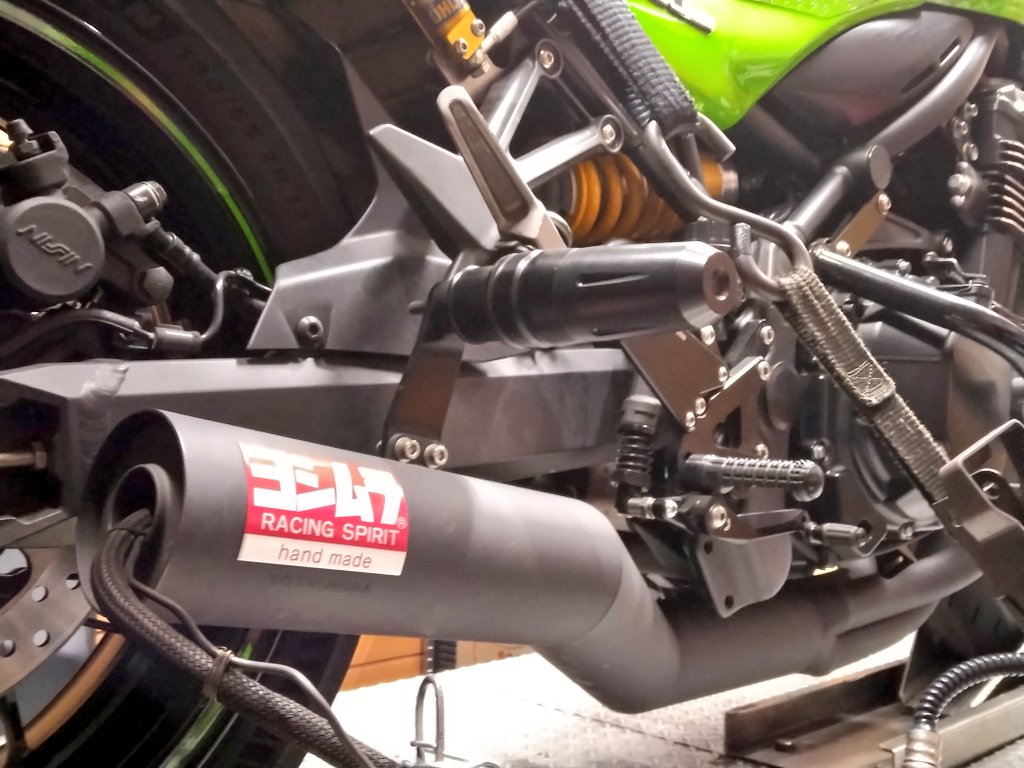 RapidbikeJ's tweet image. Z900RS-ヨシムラ T-SPECマフラー
ラピッドバイクセッティング依頼。
元々装着されていた別のシフターフィーリングがよくないとご相談がありラピッドバイク専用シフターキットに変更。

rapidbike-japan.com

歪みセンサー採用でスムーズ。
気になるパワーは後日レポート
#z900rs
#tspec
#ヨシムラ