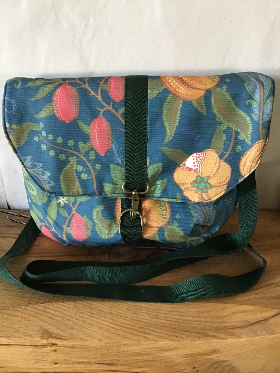 CottageCrafts5's tweet photo. Excited to share the latest addition to my #etsy shop: Handmade Teal ,Fruit Patterned Crossbody Bag https://t.co/MknWoliT50 #green #orange #crossbody #bohohippie #madeinderbyshire #rusticbag #bohobag #hippiebag #holidaybag https://t.co/xwhE2HIPEU