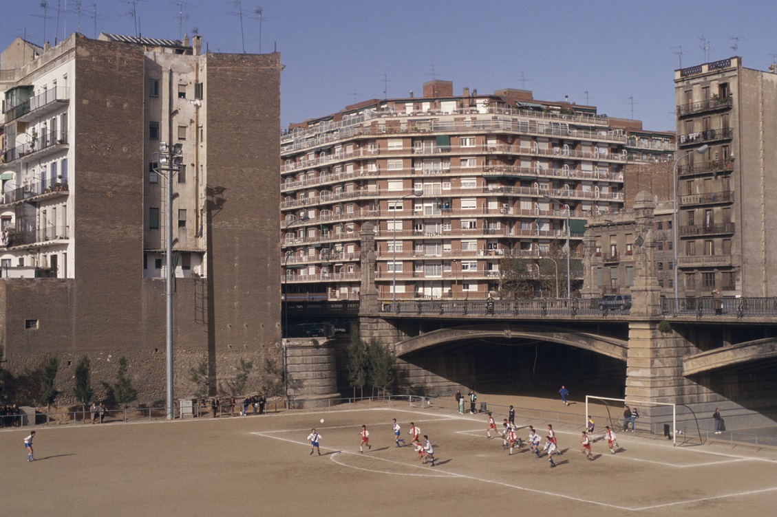 RetroFutbolCat's tweet photo. Felicitem la @udparcoficial pel primer ascens de la seva història a #1cat 👏

Un club humil i de barri fundat el 1978 per gent del Fort Pienc, entre ells Toni Xifré, de la mítica Bodega Xifré del carrer Wellington

I juga en un dels camps més icònics de la ciutat i del #futbolcat https://t.co/aqOnyZCdw7