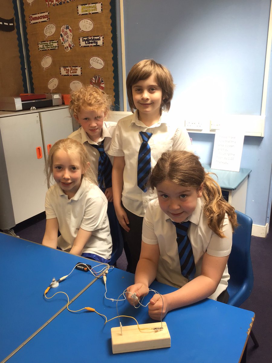 BroomfieldsJnr's tweet photo. 4JD using their fantastic knowledge of circuits to design and make an electronic game. Well done everyone! #broomfieldsscience #broomfieldsstem https://t.co/5MzasyTUGR