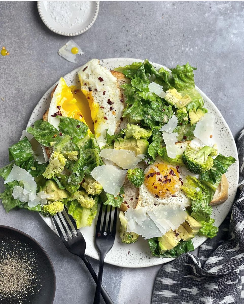 Mondays can be fun days! Start your week right with @sugarandspicing's next-level take on Avocado Toast with a side order of Rustic Loom's dinner napkin 😉