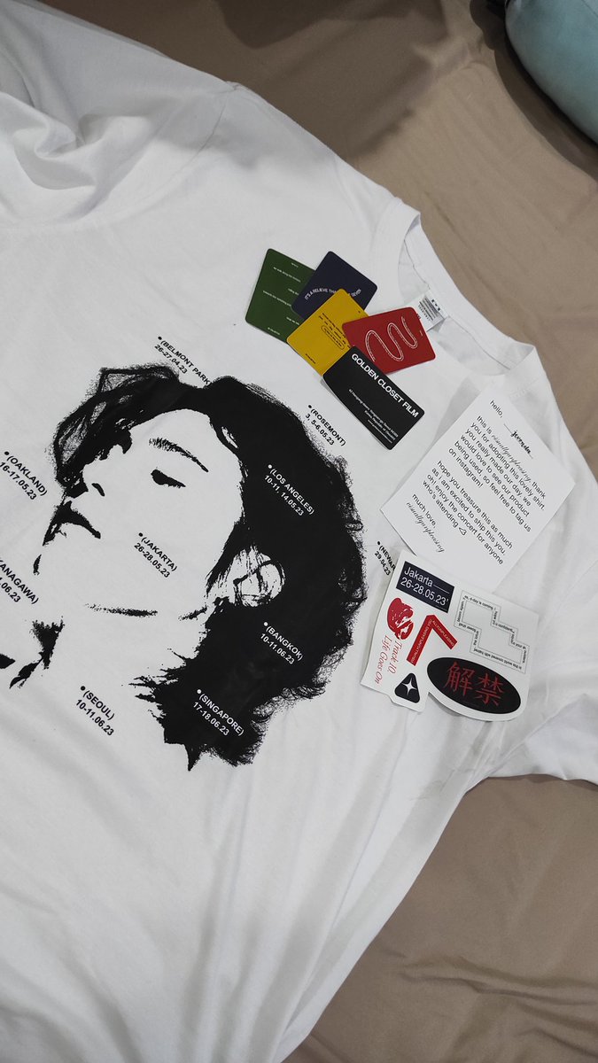 OMG IT ARRIVEDDDDD <a href="/btsyoomgi/">kiky</a> thank you so much!! i'm glad i chose XXL karena oversized fitnya bagus banget 😭😭 also the freebies? tastefully done!!💜 will be wearing this to day 2 pas bagi bagi pribis 🥰