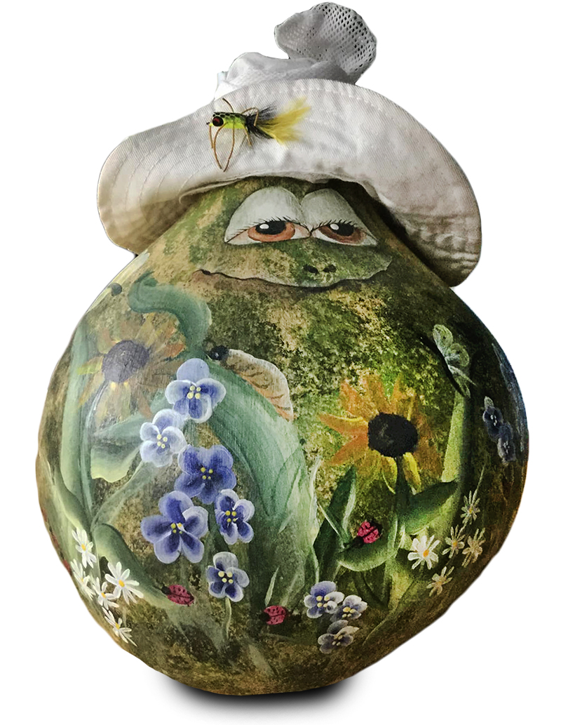 This frog would be right at home in the garden 🐸 Cheryl Ann Walker did an amazing job transforming this pear gourd! #frog #garden #kettlegourd #gourdart