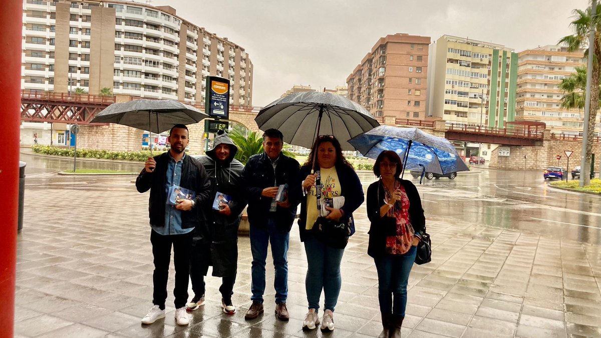 almeriaavanzac's tweet photo. Nuestro candidato se “moja” por los vecinos de Almería. Ni el agua nos impide continuar avanzando! @miguelcazorlag  #almeriaavanzacapital 
#cercadeti 
#migueltualcalde
#conmiguelalmeriaavanza https://t.co/I9oPcOyJ2e