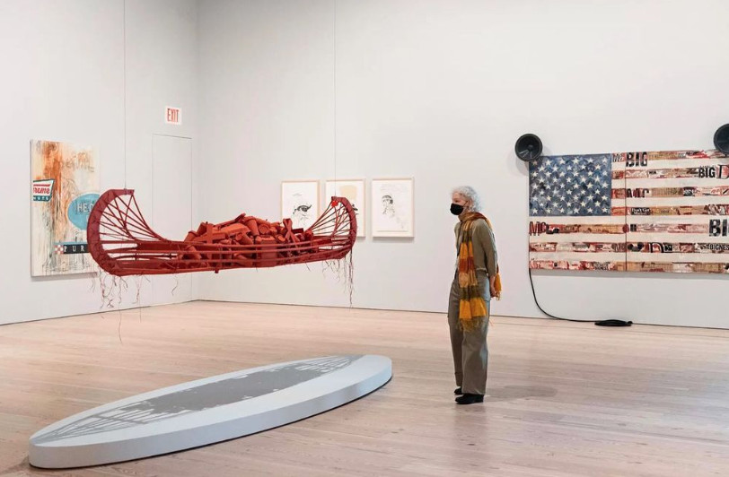 Hotel_57's tweet photo. Visit the largest and most comprehensive showing of Jaune Quick-to-See Smith's work at the new exhibit at @whitneymuseum. Featuring nearly five decades of her drawings, prints, paintings, and sculptures. On view now through August: https://t.co/sBhbBidKNM

📷: @whitneymuseum https://t.co/fKXOUuo2Ai