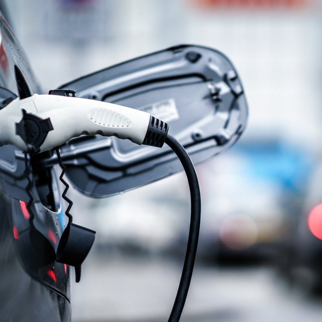 FlukeCorp's tweet photo. #FlukeEV is helping reduce emissions and make #EVcharging more accessible!

The @USDOTFHWA's Bipartisan Infrastructure Law aims to build 500,000 #EVchargers nationwide. 

Let's work together to make this happen: https://t.co/Zg1dTAHIdk https://t.co/ZVT6YzTohR