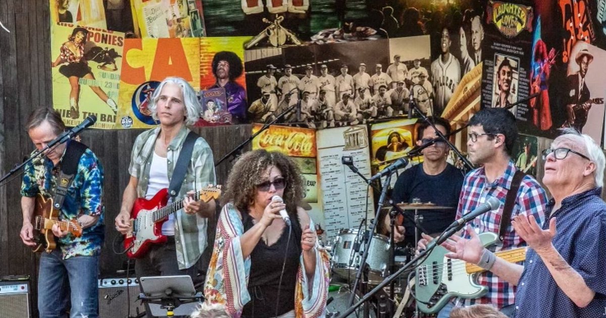 wreckstrangers's tweet photo. Lucca’s Bar &amp; Grill’s Beer Garden, you know how to have a good time! Thank you so much for having us, and thanks to everyone who came out to jam with us! Check out our website for where you can catch us live next 🎙️ https://t.co/QXaoBr5UvC
