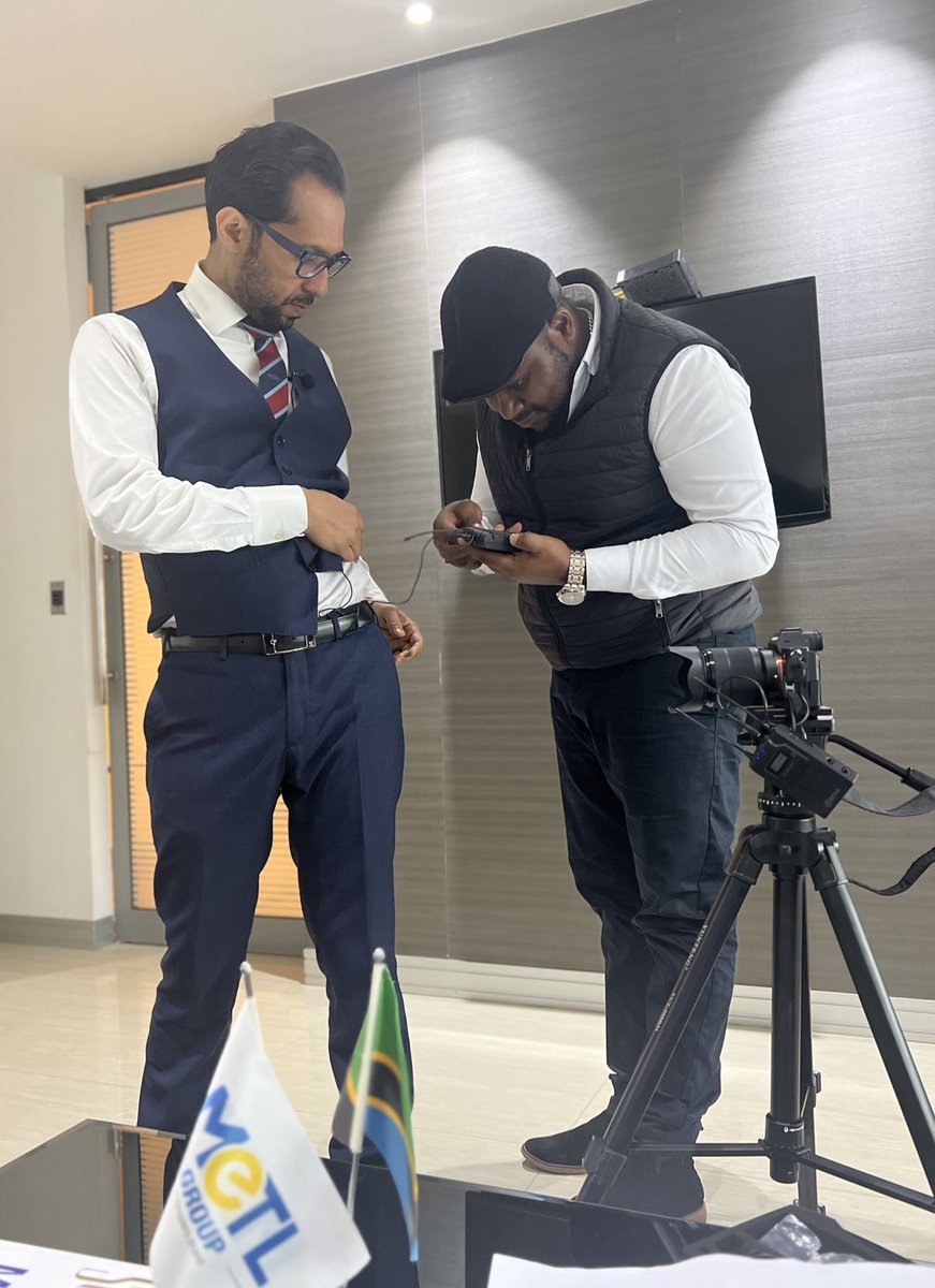 moodewji's tweet photo. Behind the scenes 🎥🎬😎 https://t.co/sbxNOUwqTl