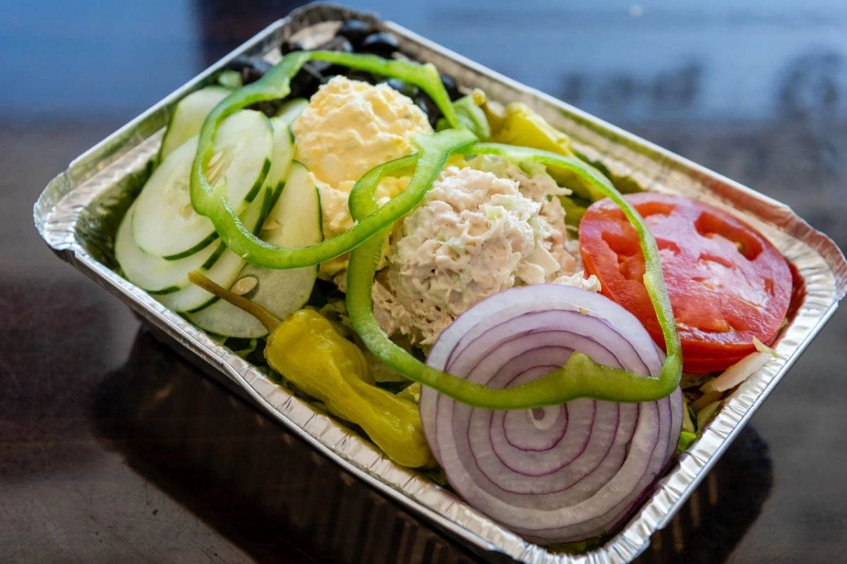 granddeliandsu1's tweet image. Made with love and our best-kept family recipes, stop by to experience sub-sational flavors, fresh salads, hearty soups, and more! #SaladPerfection #GrandDeli #SubShop #NewPortRichey
