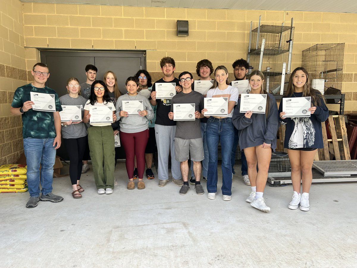 SeguinCTE's tweet photo. Congratulations to this group of Veterinary Medicine students. They all earned the Elanco Veterinary Medical Apps certification in Ms. Canhamโs class @SeguinHSTx. We are #MatadorProud of these students for achieving this career certification. #CCMRReady https://t.co/9QwlXm0pzt